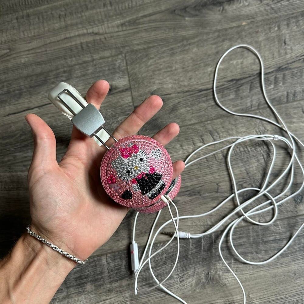 Rare 2013 Sanrio Hello Kitty Bedazzled Rhinestone Over The Ear headphones